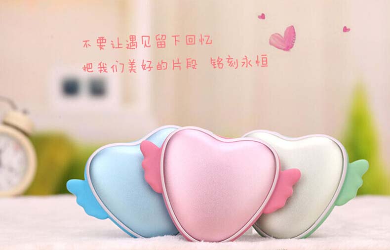 深圳禮至集團(tuán)，禮至集團(tuán)情人節(jié)禮品推薦，情人節(jié)禮品方案推薦：香薰玫瑰花臺燈，香精油透過香薰燈加熱分解，使香薰油中陰離子芬多精飄散空氣中。由鼻腔迅速滲入血液.，加速新陳代謝，促進(jìn)血液循環(huán)，達(dá)到調(diào)節(jié)生理機(jī)能，美容護(hù)膚的作用，同時還可以平衡體質(zhì)，增強(qiáng)身體對疾病的抵抗力，在房間里點(diǎn)一盞香薰燈，有如置身于整片山林原野,可隨時盡情享受森林浴，身心得以放松。